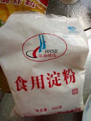 淀粉 面粉 炸粉 按照1:1:1 的比例和一个鸡蛋搅拌混合