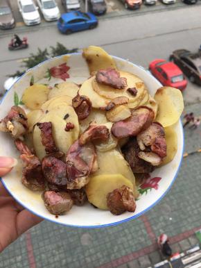 放入调味品，装盘即可