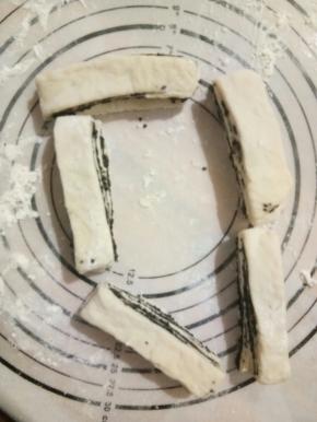 切成10条，两两叠在一起！