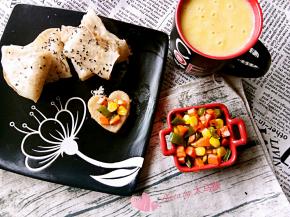 玉米洗净，加水，煮开