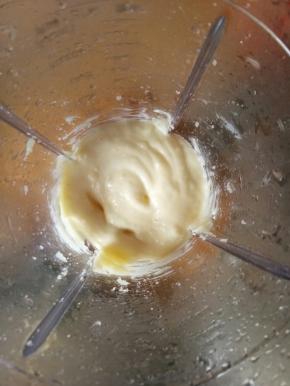 去皮，用料理机打成泥！