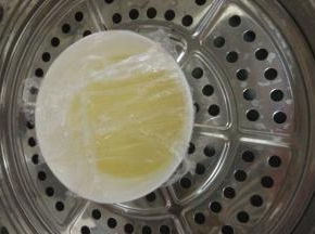 冷水上锅，蒸十到十五分钟