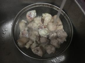 可用凉水浇淋，以增加肉质弹性