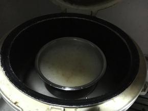 煮饭的时候把水蛋一起放进去，就可以了。