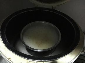 煮饭的时候把水蛋一起放进去，就可以了。