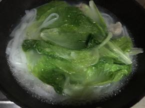 生菜叶略滚一滚就能熟，又不会损失鲜嫩的口感