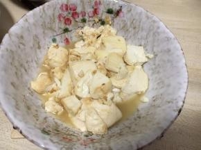 一道简单又美味的家常煎焖豆腐就做好啦