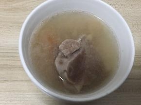 一碗清甜可口的滋养汤水就出锅了。