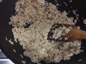 加入少量酱油调味