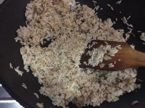 加入少量酱油调味