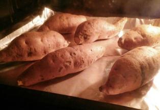 烤箱200度60分钟（根据红薯大小可缩短或延长时间）