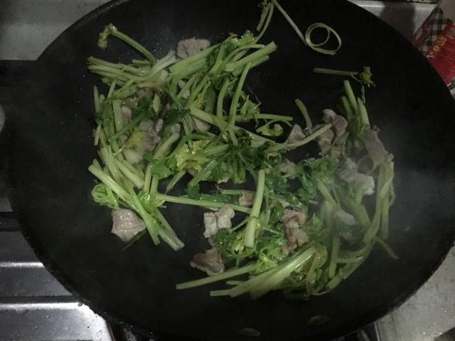 芹菜炒肉片