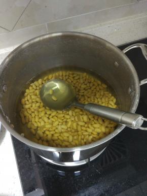 煮三十分钟，焖十分钟，也可以尝尝，保证煮到软烂即可