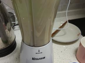 加入适量煮豆子的汤，打三十秒