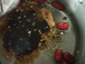 所有材料放入锅内，大火煮开，转小火煮十五分钟