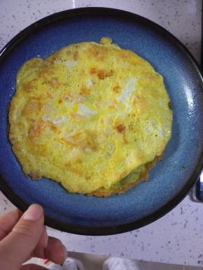 两面煎至微黄，出锅