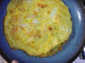 两面煎至微黄，出锅