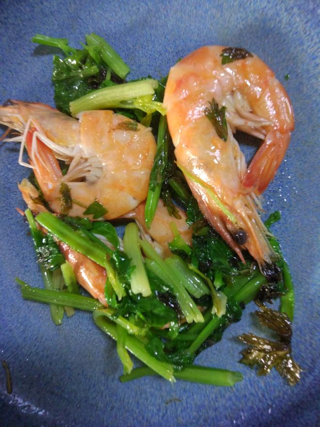 吃饱饱减肥餐13、芹菜叶炒大虾