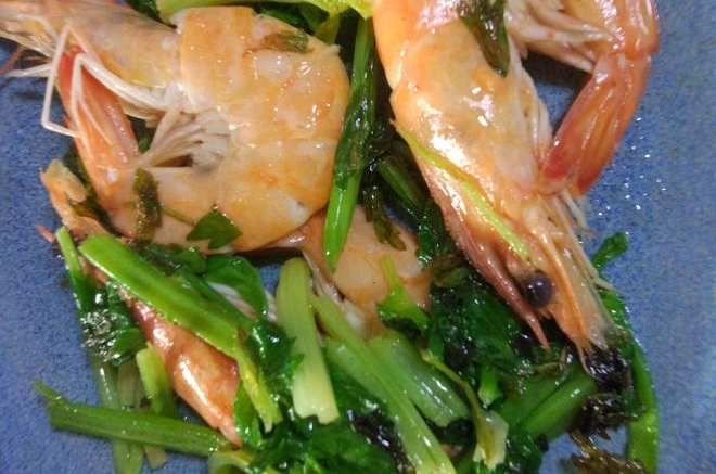 吃饱饱减肥餐13、芹菜叶炒大虾