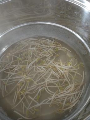 豆芽，焯热水