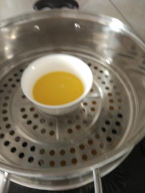 冷水上锅，蒸十五分钟