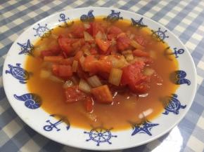 再依次加入少许醋、鲜酱油、料酒和少许盐，翻炒3-5分钟，出锅