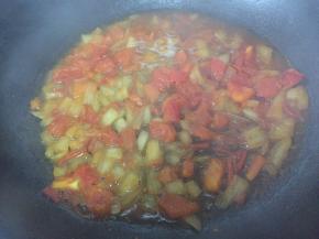 西红柿酱出锅，备用