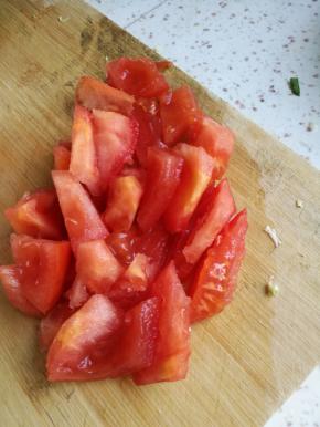 西红柿洗净切小块