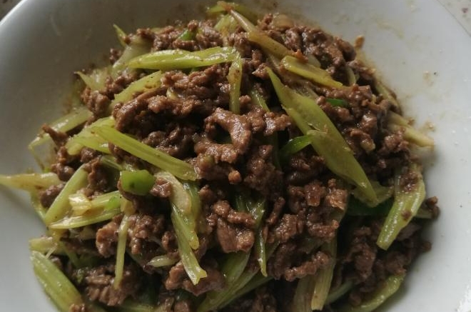 黑椒牛肉芹菜