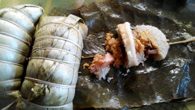 煮好，剪开，清香濡软的广西肉粽就可以上桌啦！！煎着吃也别有风味~