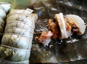 煮好，剪开，清香濡软的广西肉粽就可以上桌啦！！煎着吃也别有风味~