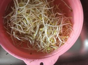 豆芽，焯热水