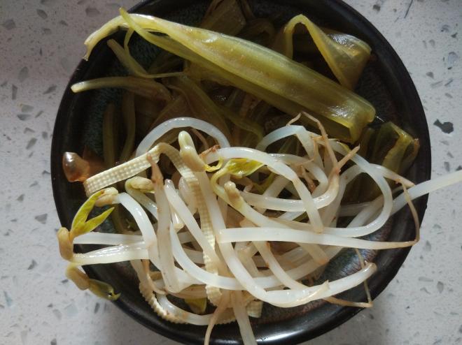 吃饱饱减肥餐32、豆芽拌芹菜片