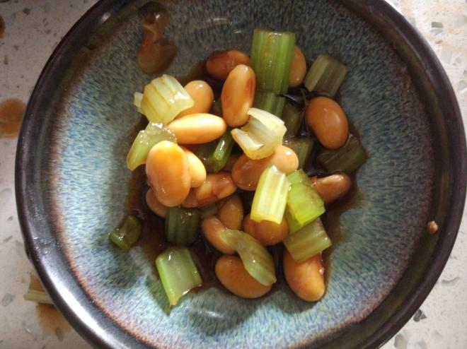 吃饱饱减肥餐33、芹菜丁拌黄豆