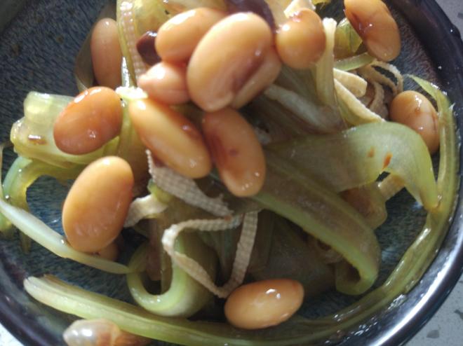 吃饱饱减肥餐34、黄豆拌芹菜片