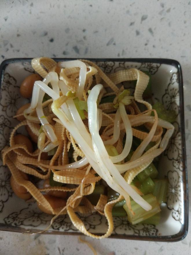 吃饱饱减肥餐37、黄豆豆皮芹菜