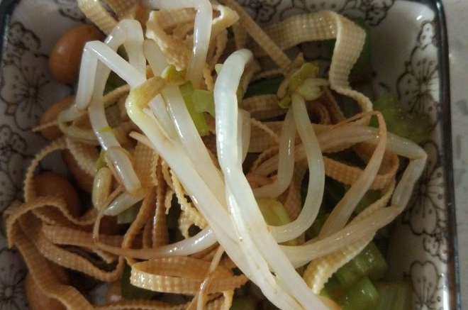 吃饱饱减肥餐37、黄豆豆皮芹菜