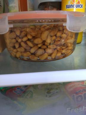 准备五香黄豆适量