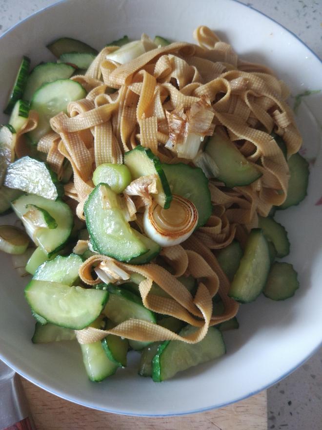 吃饱饱减肥餐42、黄瓜炒豆皮