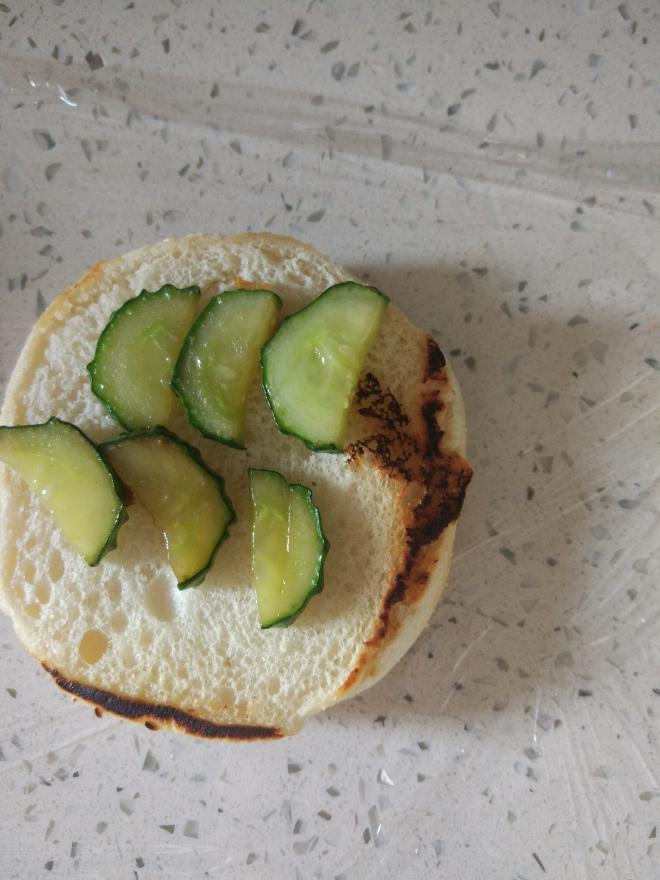 吃饱饱减肥餐43、黄瓜汉堡