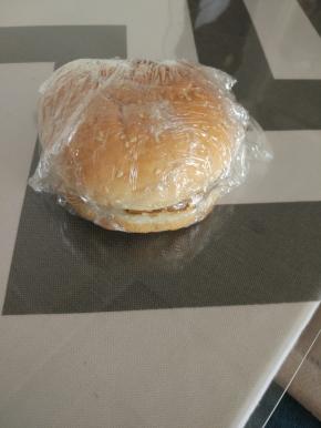 把汉堡包裹起来，快手低热量，易带午餐准备完毕