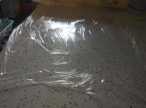 取一片保鲜膜
