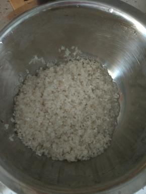 大米适量，淘洗干净