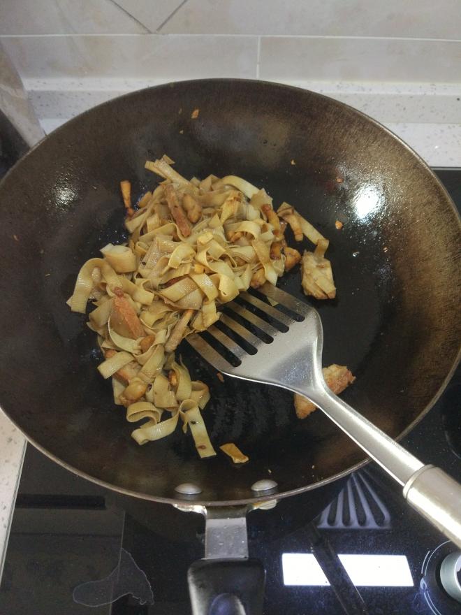 吃饱饱减肥餐50、腊肉炒豆皮