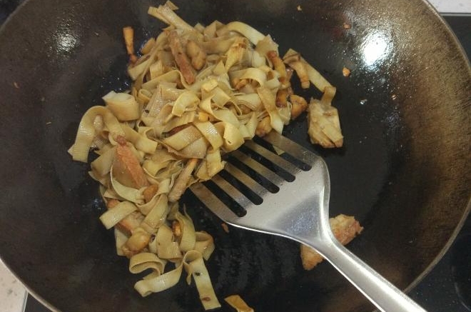 吃饱饱减肥餐50、腊肉炒豆皮