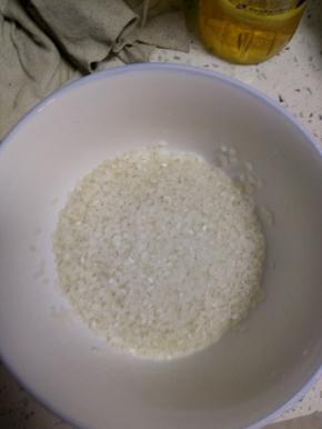 大米适量，淘洗干净