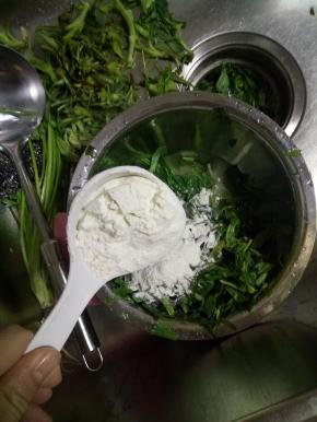 加入适量的面粉