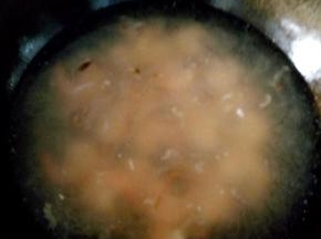 加水烧开，放入面条