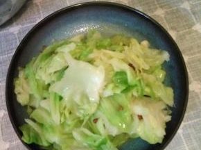 加入调味料，大头菜变软即可