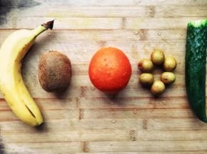 准备好水果，洗净